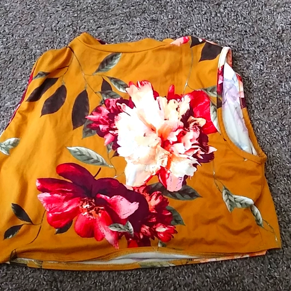 Super adorable crop top sleeveless shirt